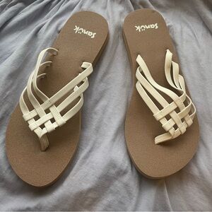 Sanuk Yoga Sandy Sandals NWOT